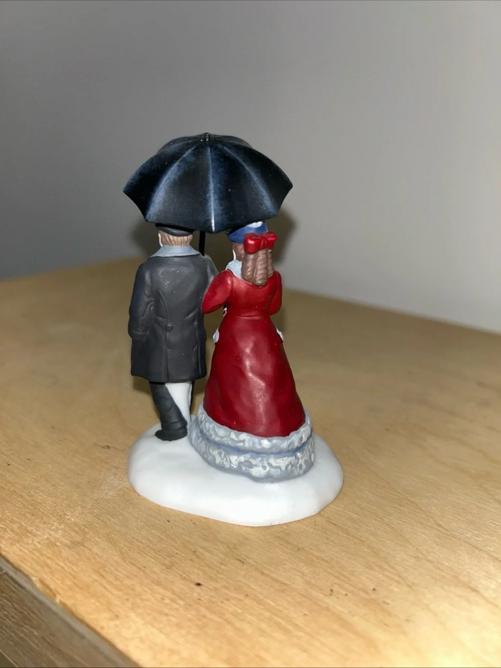 Dept 56 Under the Bumbershoot Item #58460 Dickens Village Accessory Retired 2002